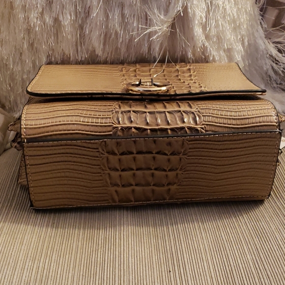 Croc Embossed Sunset Crossbody Bag - Picture 15 of 16